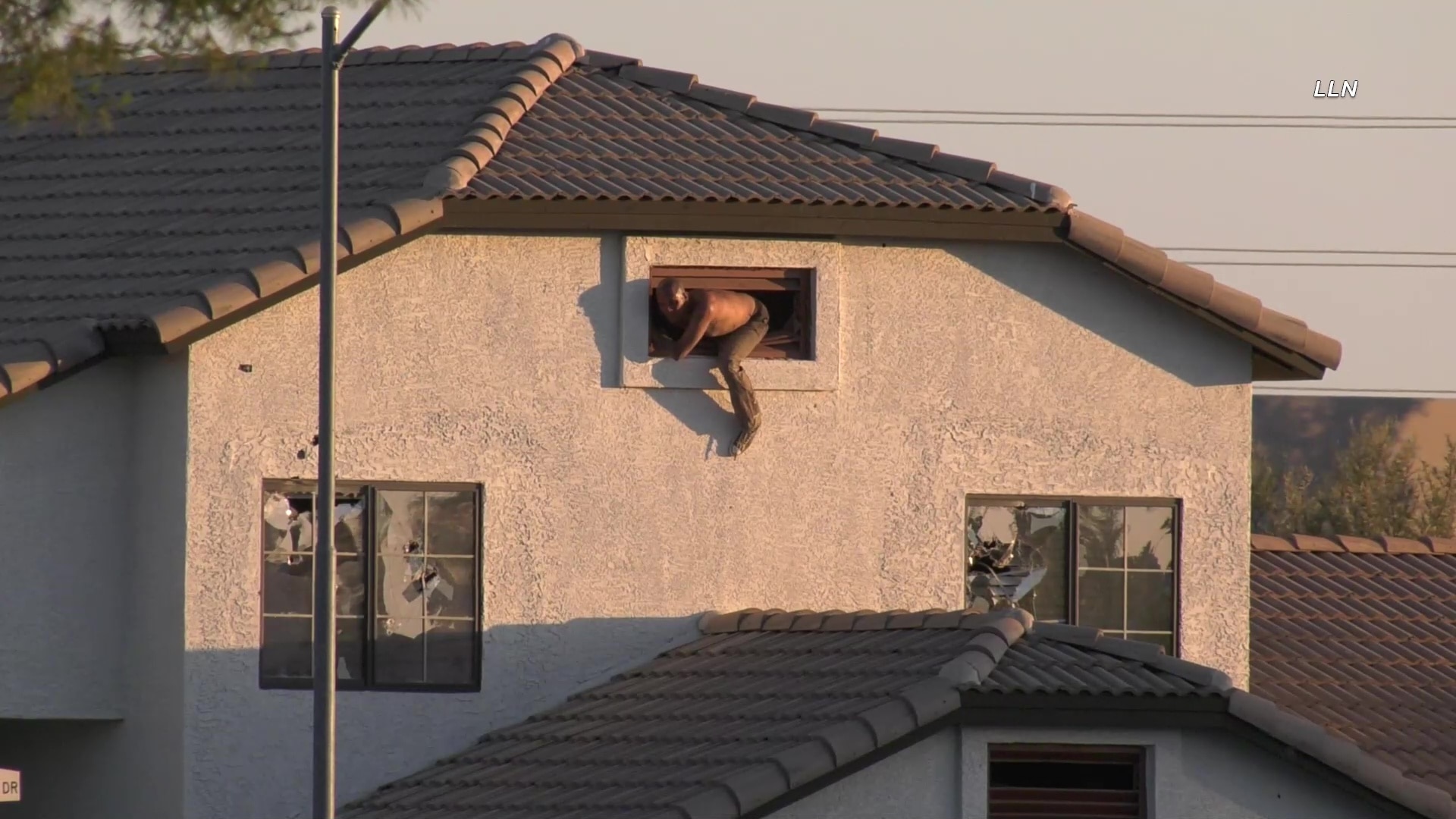 Raw footage: Phoenix Police standoff with suspect comes to an end