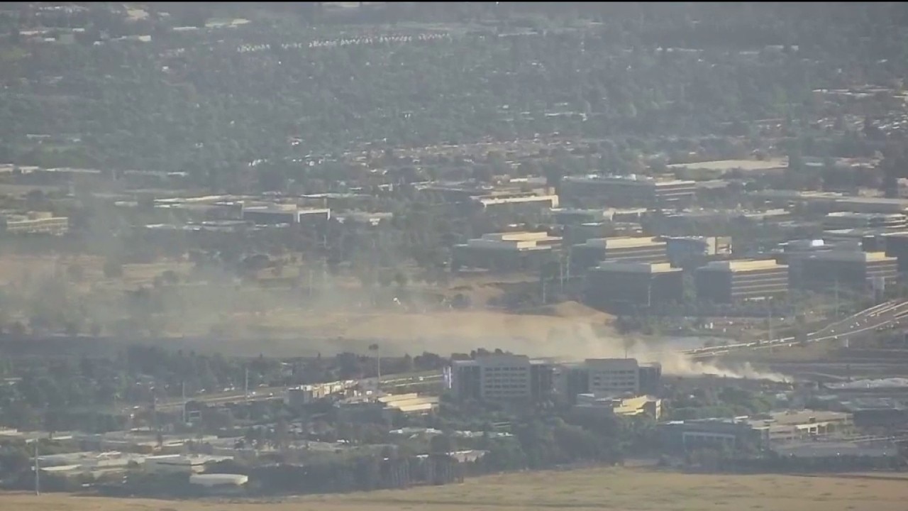 Vegetation fire burning along Highway 237 in San Jose