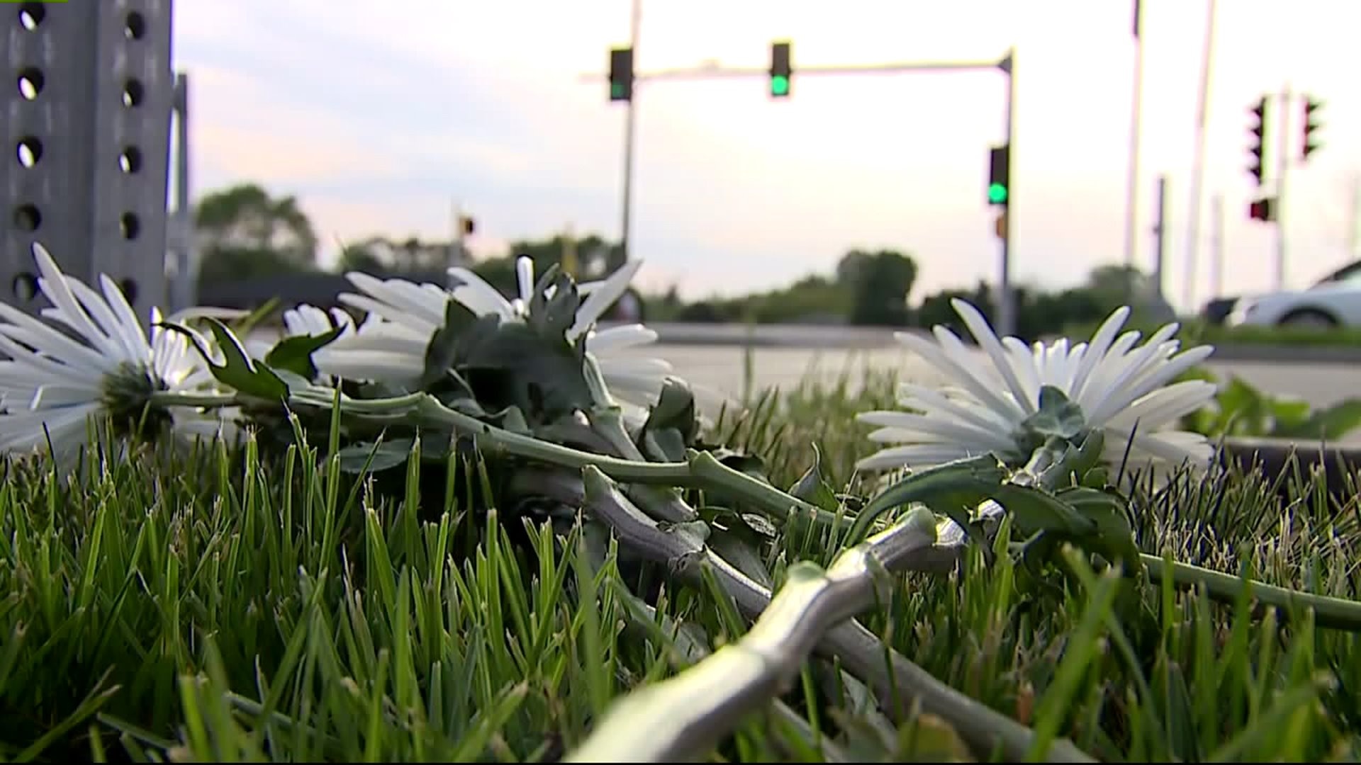 Milwaukee community show support for fallen officer