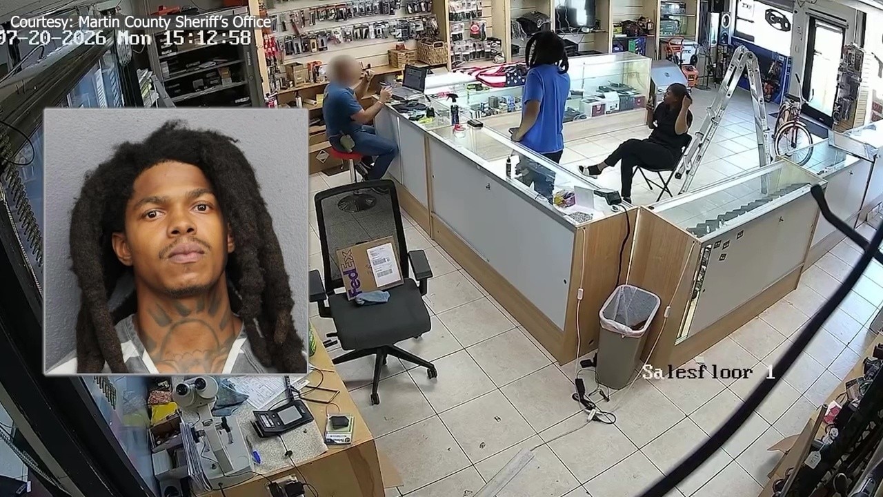 Brazen robbery suspect swipes gold from mall 