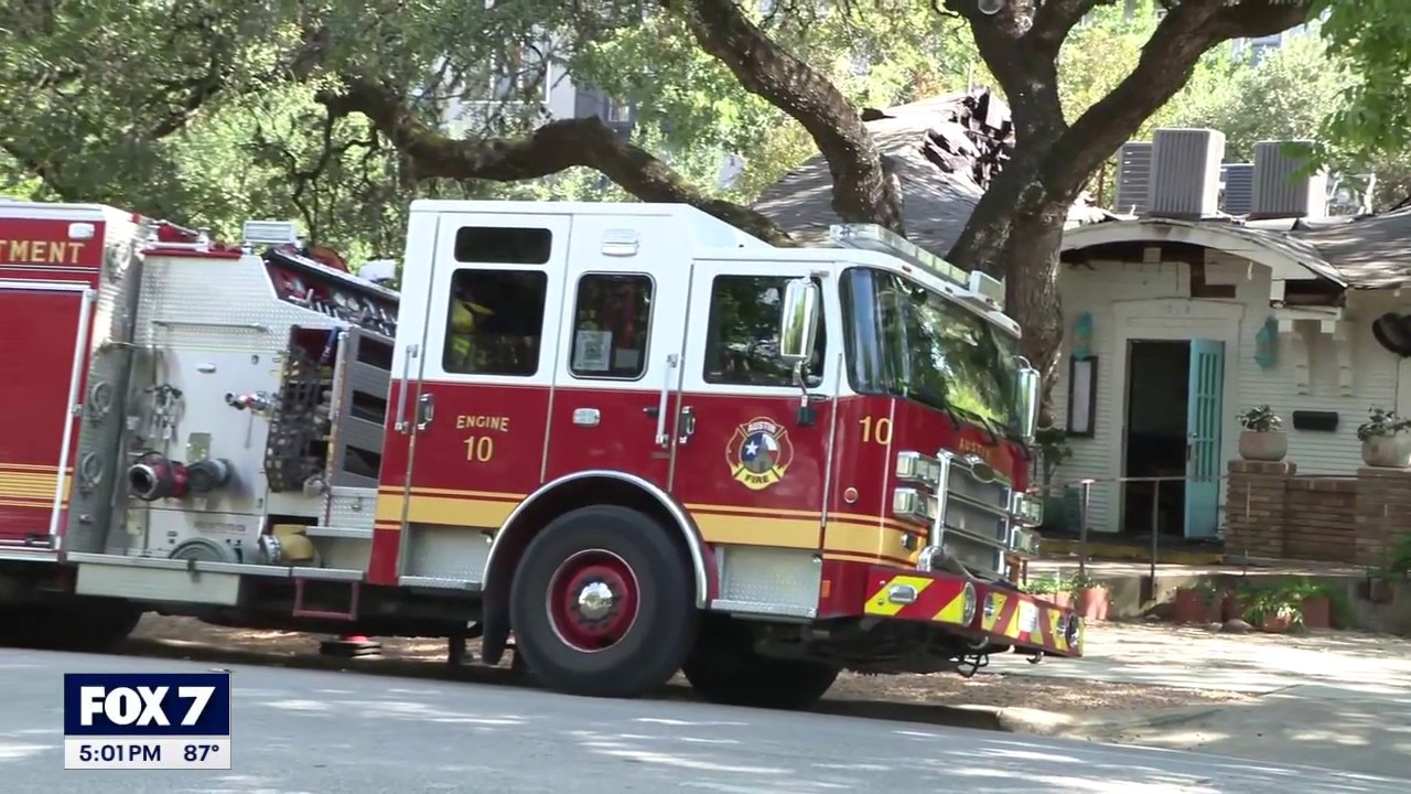 Fire breaches roof at Bar Peached, no injuries reported