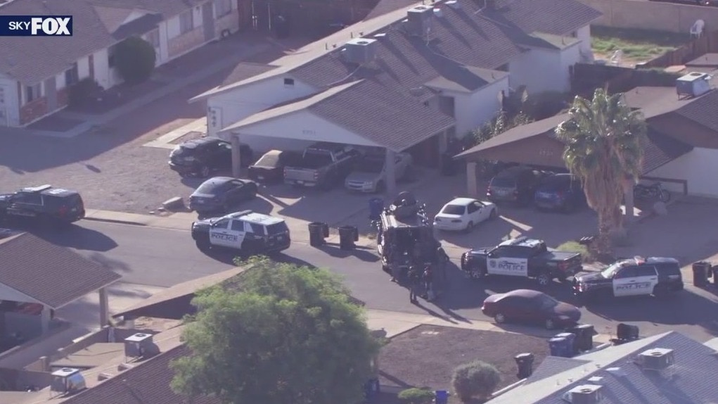 Suspect barricaded inside Mesa home