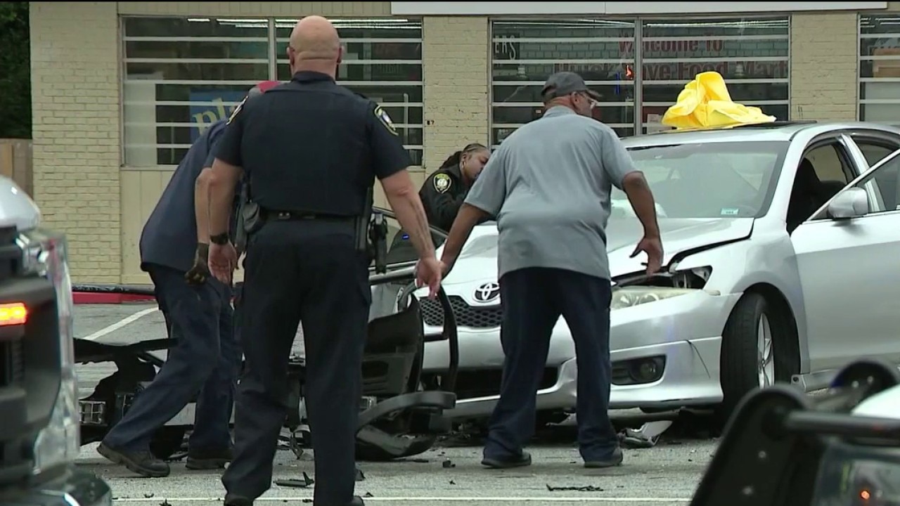 East Point crash sends officer to hospital