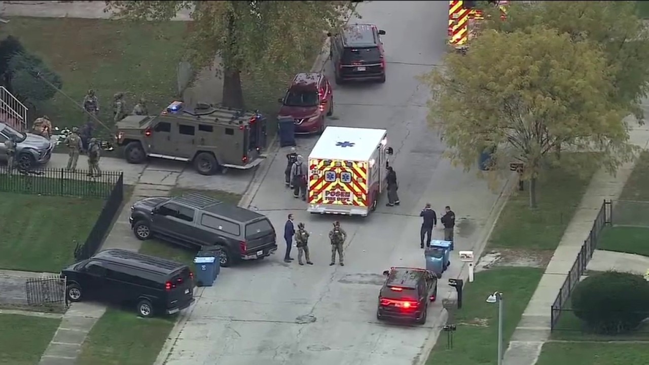 What's happening in Dixmoor? Police swarm neighborhood