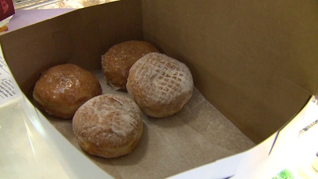 Milwaukee bakers work nearly `round the clock to be ready for Paczki Day