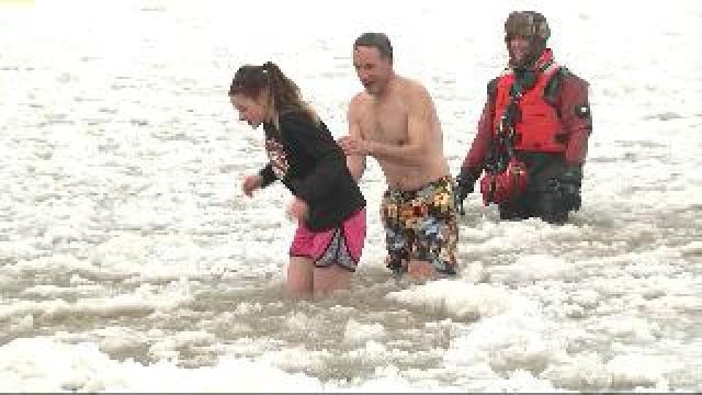Sampling the atmosphere at the 2014 Polar Plunge