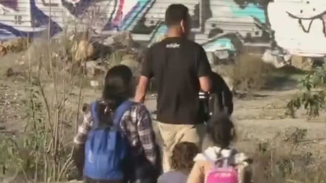 Discussing immigration facilities report