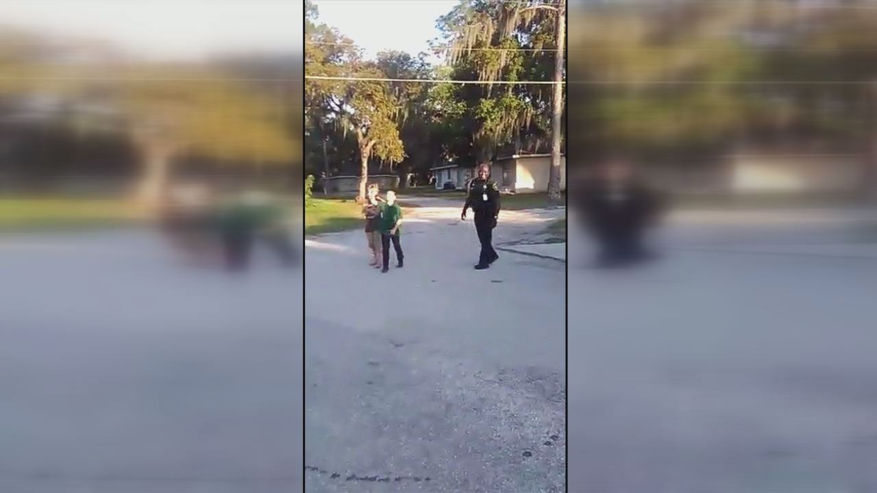 Deputy races kids