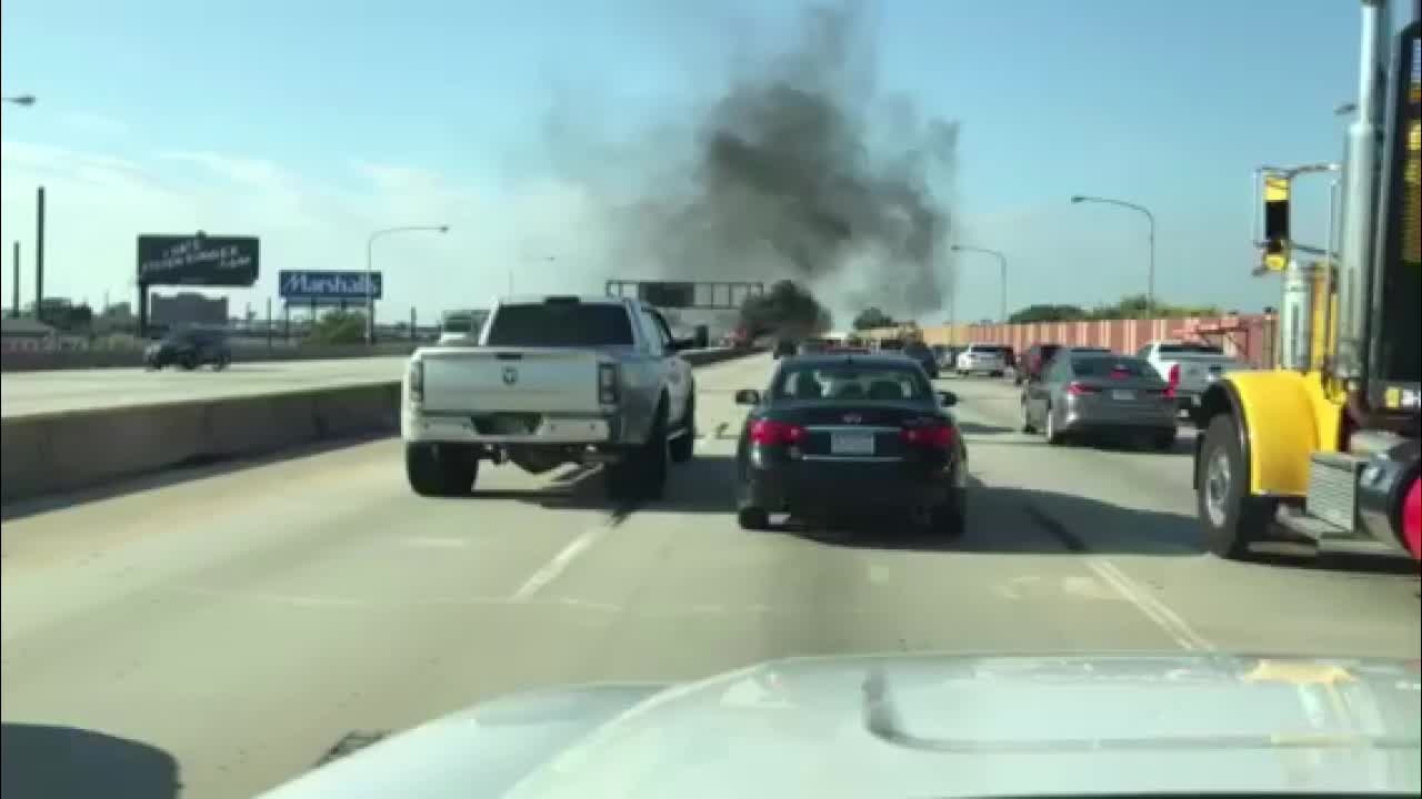 Vehicle catches fire on I-95 in Port Richmond
