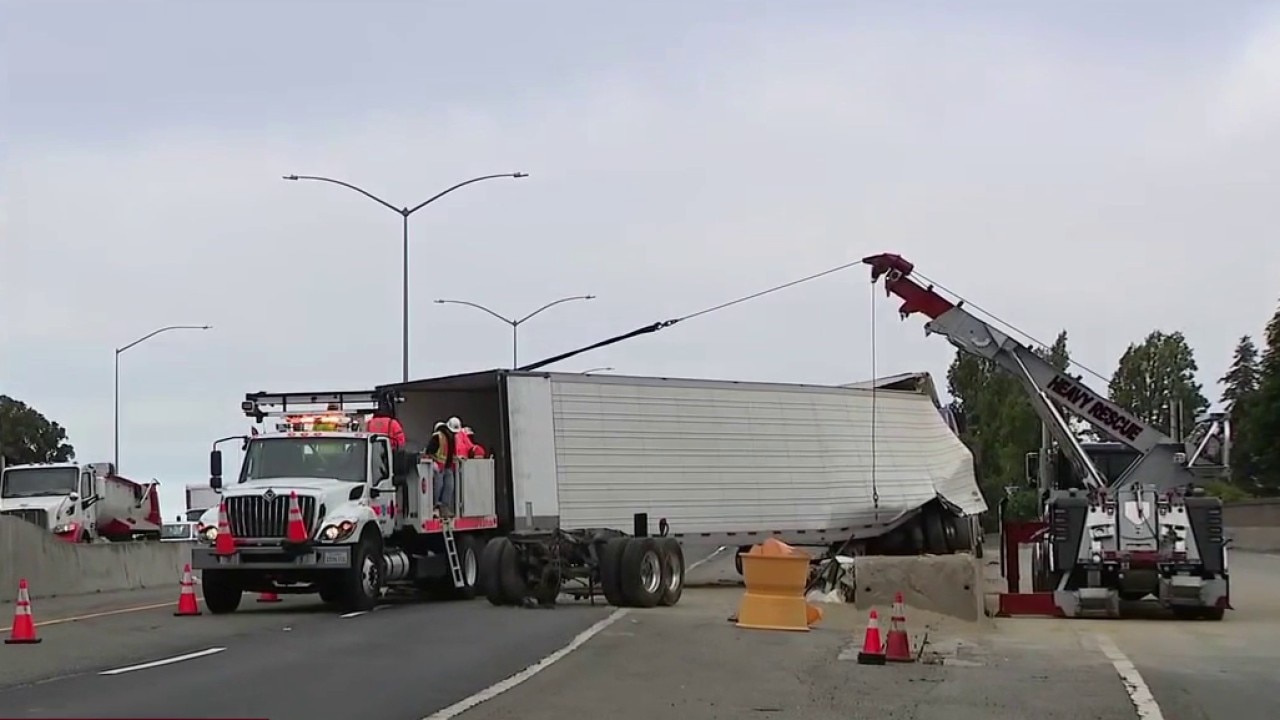 Jackknifed big rig blocks lanes of I-238 near I-880 in San Leandro