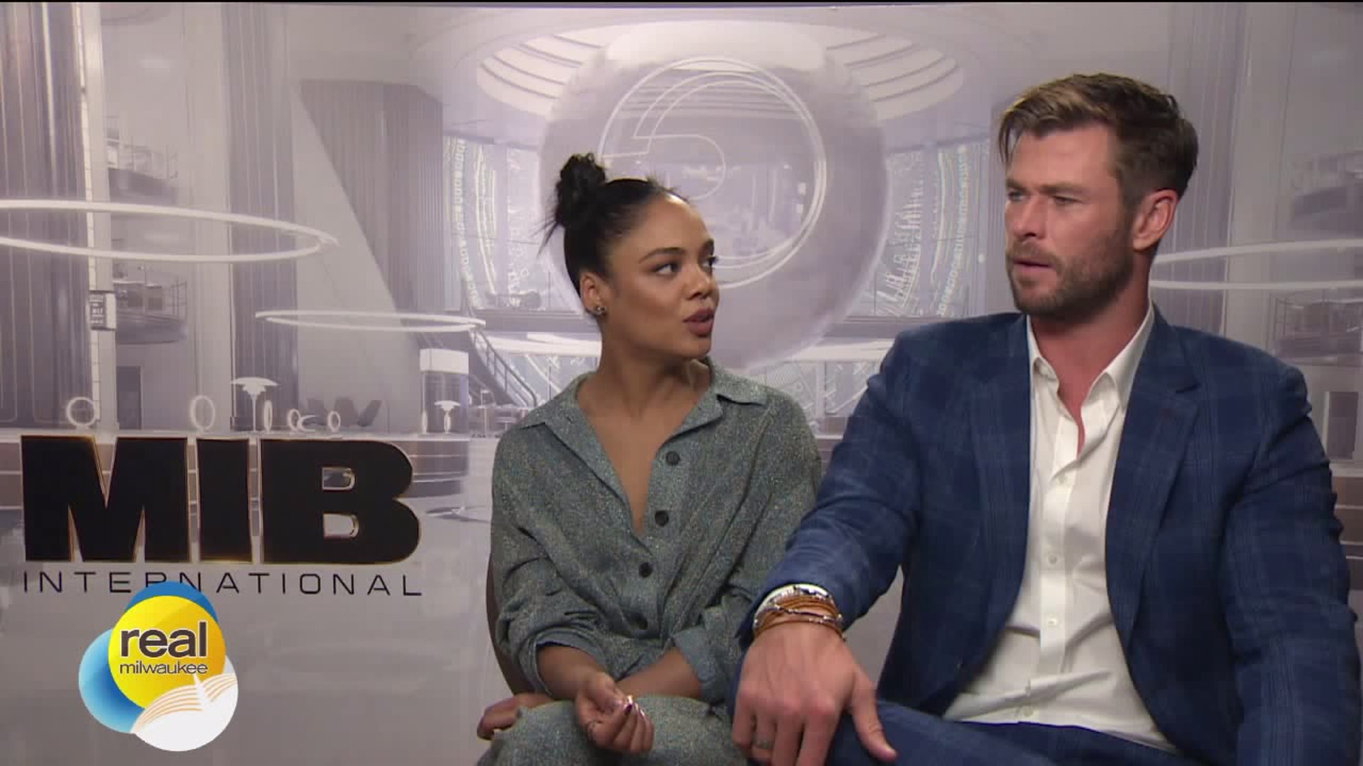 Gino talks with the stars of `Men in Black: International`