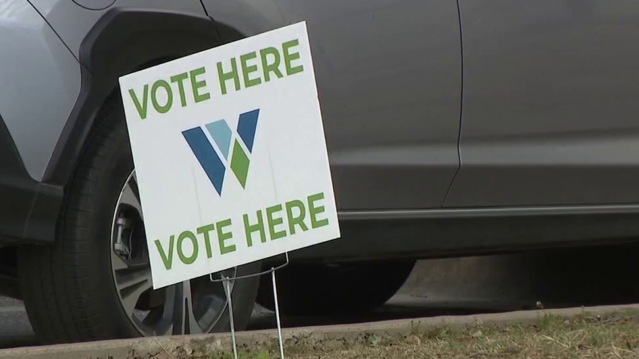 Voters turn out to vote in Texas Primaries