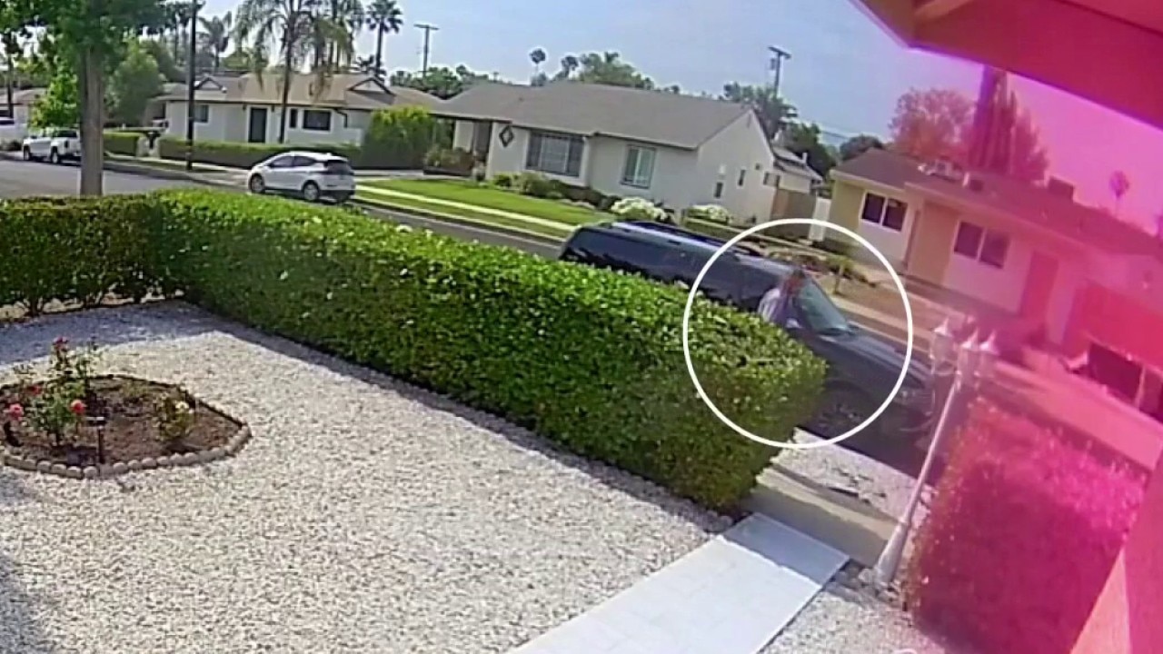 Man stabbed to death in Tarzana