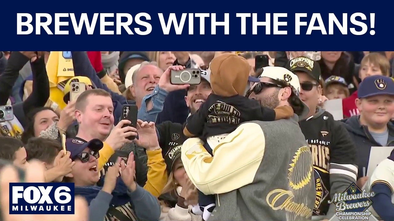 Brewers Championship Parade: Fans get up-close moments with team