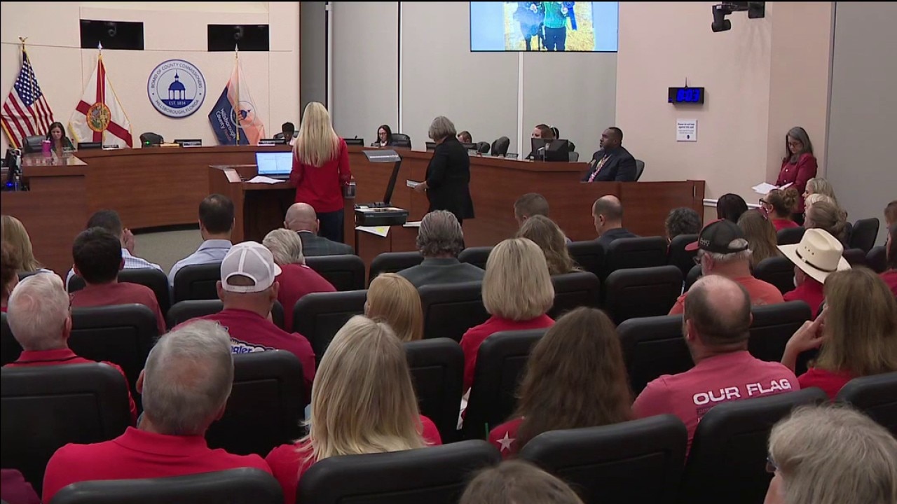 Lithia residents pack meeting to oppose development