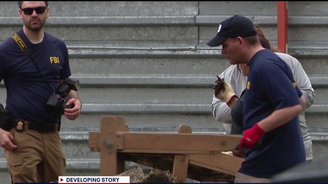 Police, FBI descend on Detroit yard for digging investigation