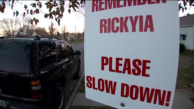 "Angel from Waukesha" donates signs encouraging drivers to slow down after 5-year-old struck & killed