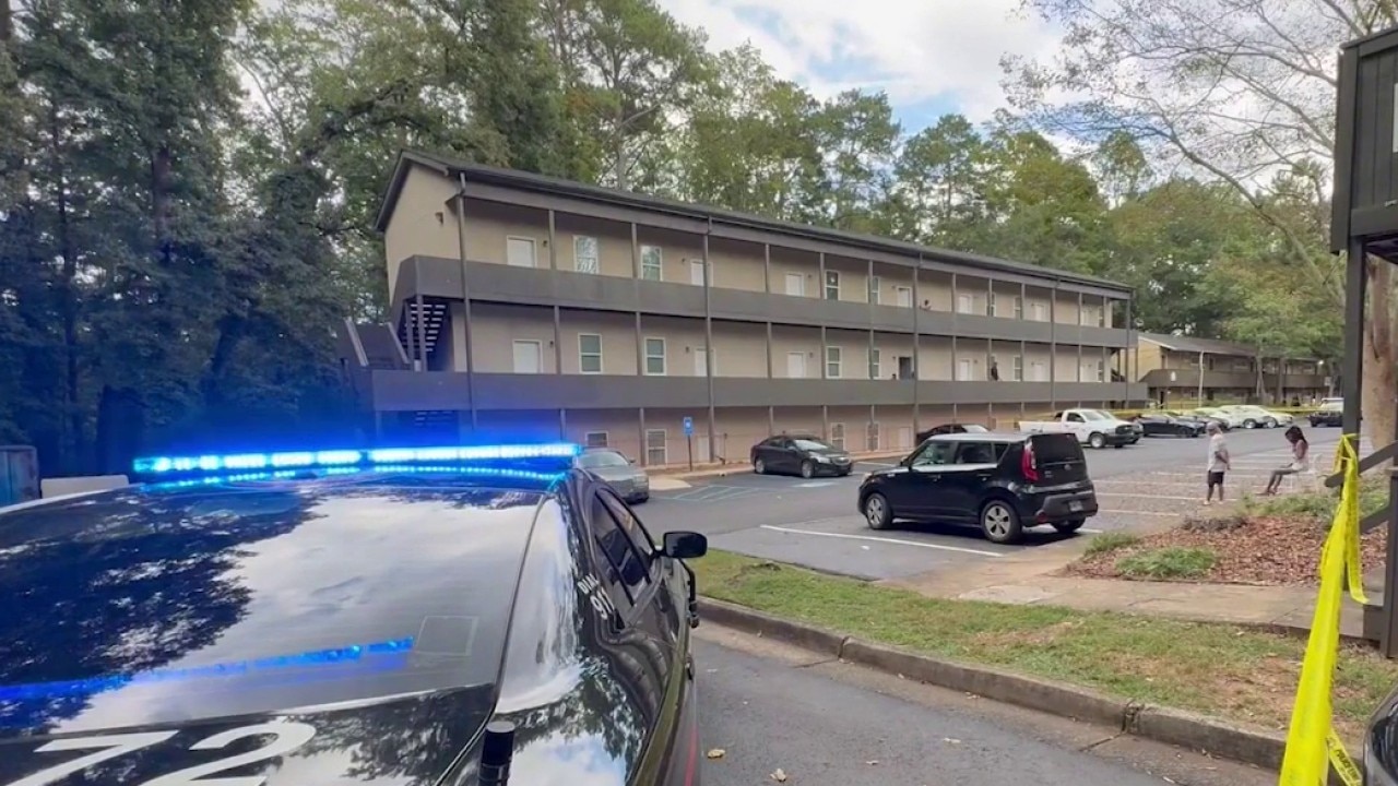 Police investigate deadly shooting at Atlanta apartments
