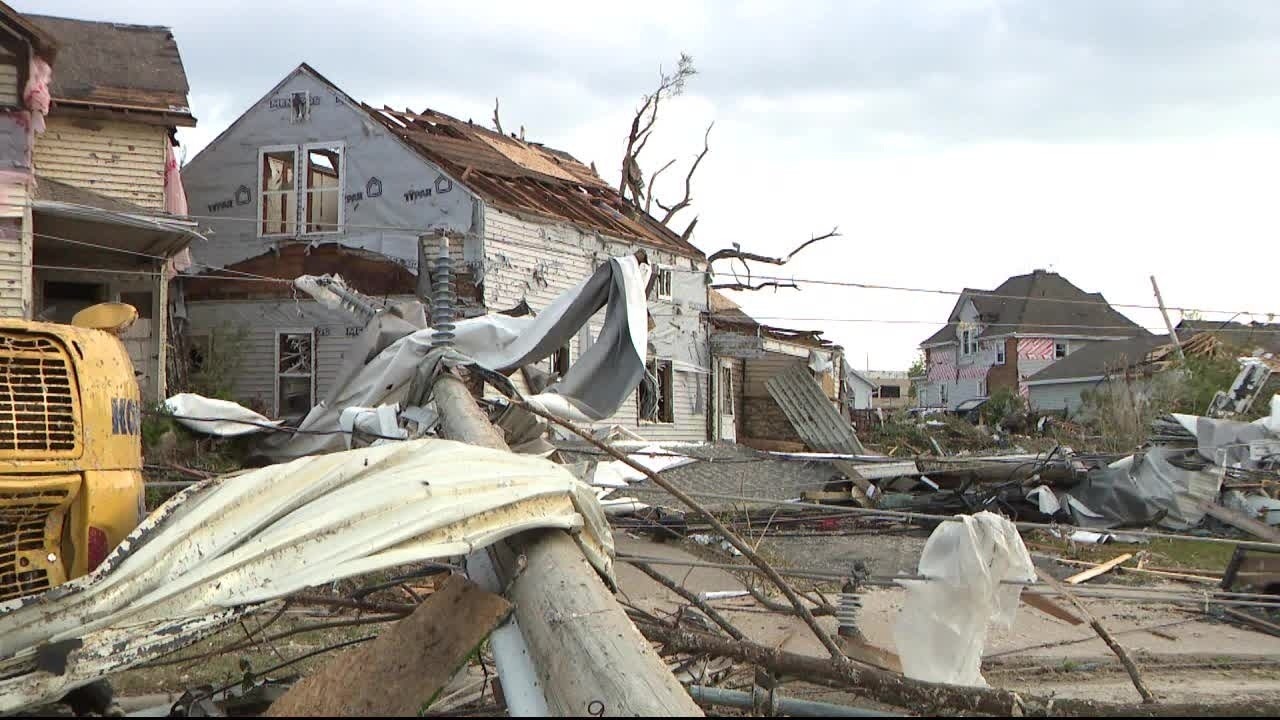 Wisconsin tornado path of wreckage