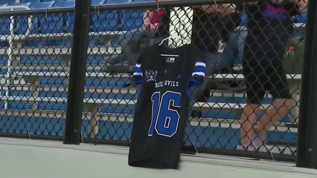 Bremen honors fallen player in blackout game