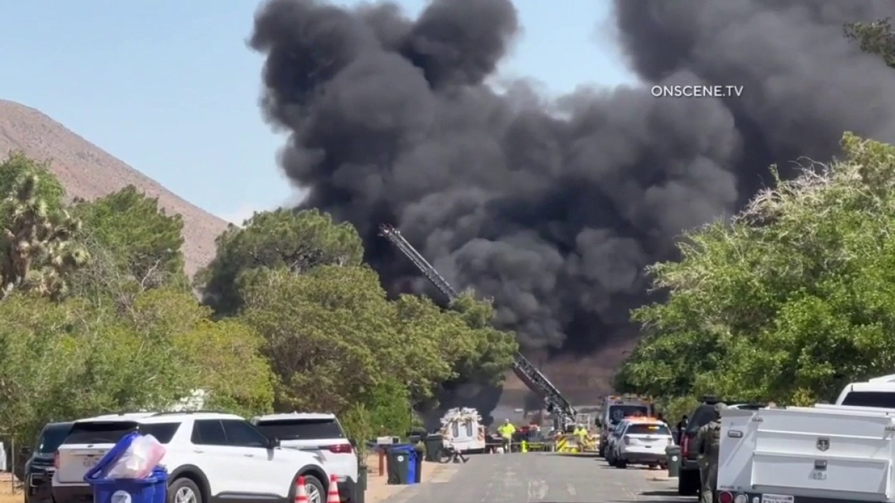 Woman sets home on fire after stabbing man in Apple Valley