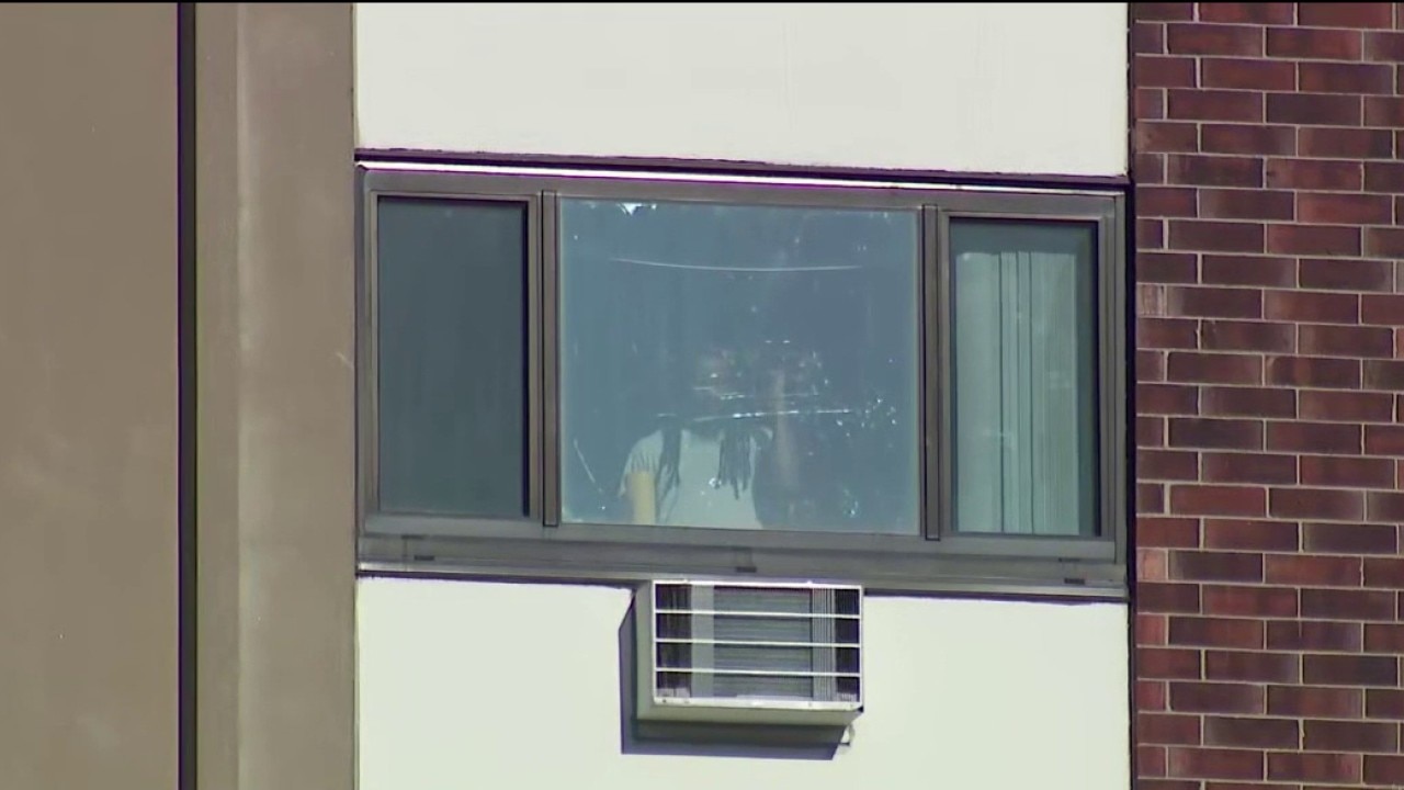 2 dead, 6 hurt in Minneapolis apartment building mass shooting