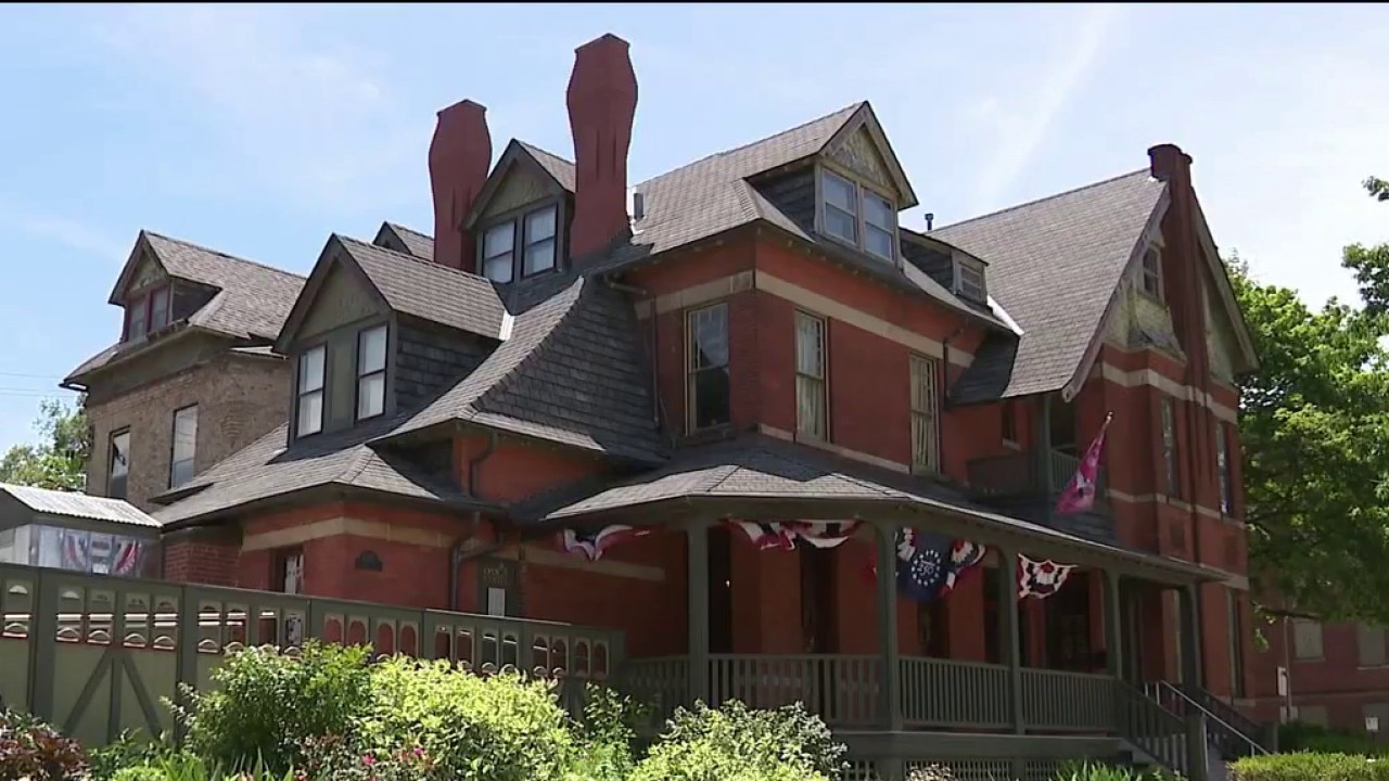 Pullman: The lost archives and hidden artifacts 