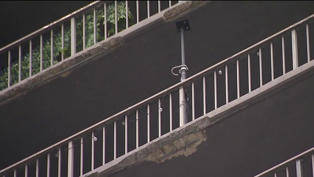 River North condo owner raises balcony safety concerns at 54-story high-rise
