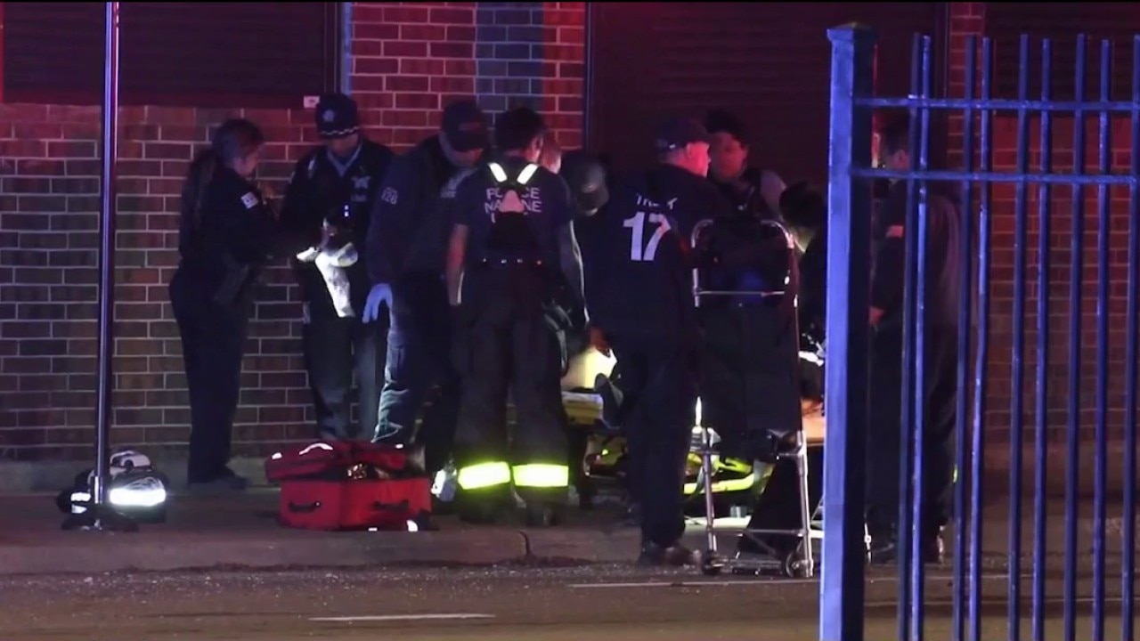 Shootout with Chicago police leaves suspect seriously wounded
