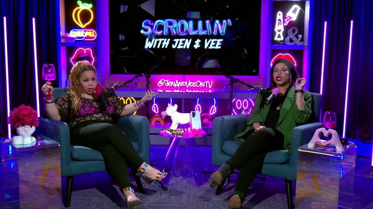 Mamma's A Narc! | Scrollin' With Jen & Vee