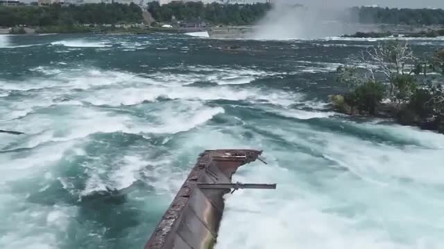 Vessel finally moves above Niagara Falls after 101 years