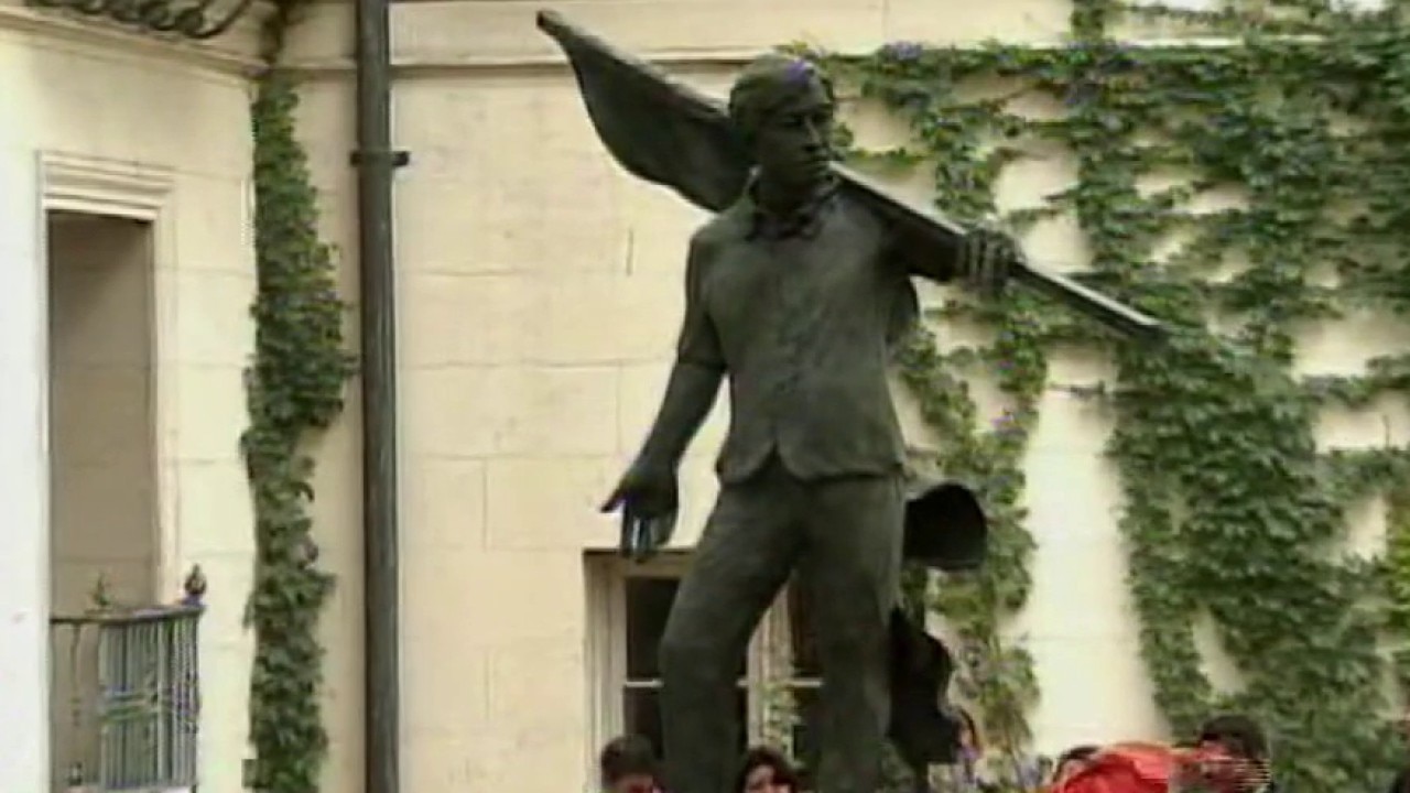 UT Austin removes Cesar Chavez statue