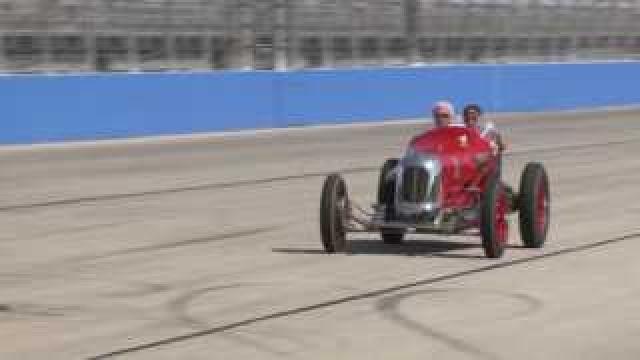 Vintage Indy cars race in West Allis
