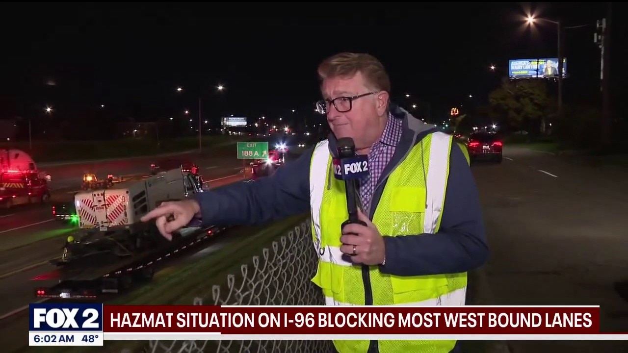 Hazmat crash cleanup on I-86 in Detroit