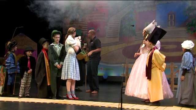 Kramp learns about the enterance of the Wicked Witch of the West