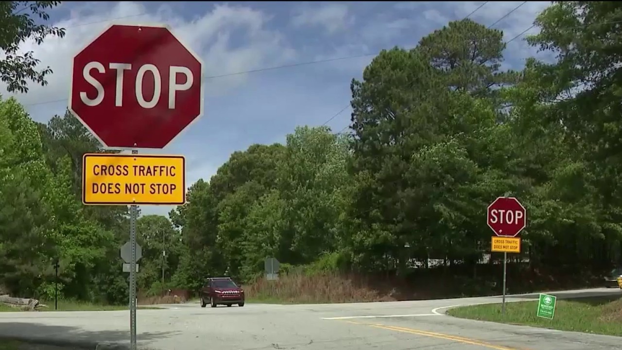 Haralson County intersection crash kills woman
