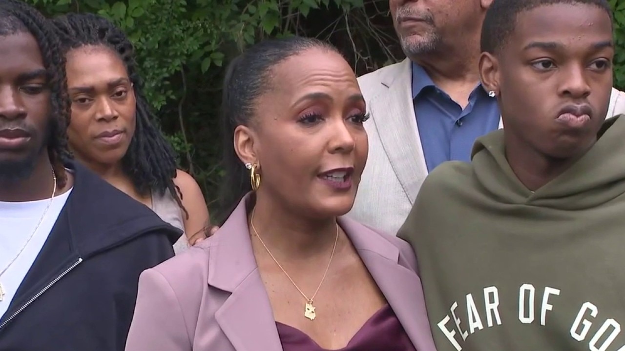 Governor candidate Keisha Lance Bottoms casts ballot