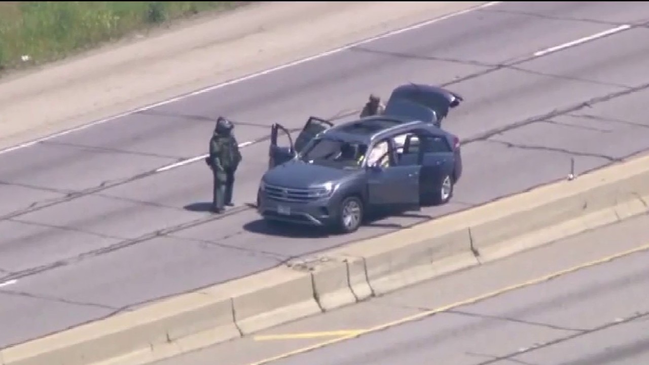 Investigation stops traffic on Eisenhower Expressway as bomb squad called to scene