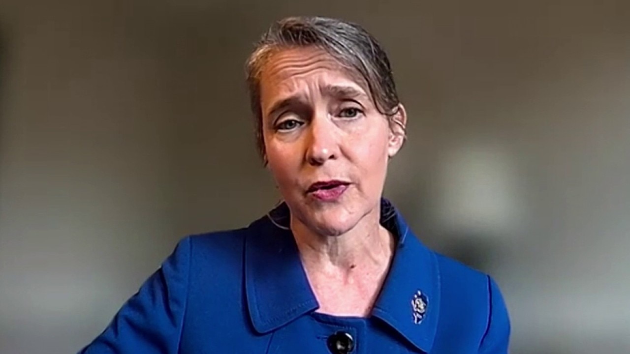 Illinois lawmakers seek to allow schools to ban cell phones  | ChicagoLIVE