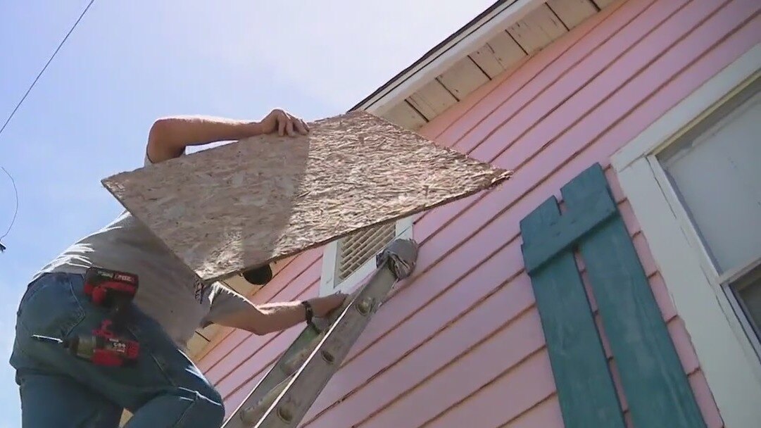 Beryl: Residents on Texas coast prepare for hurricane