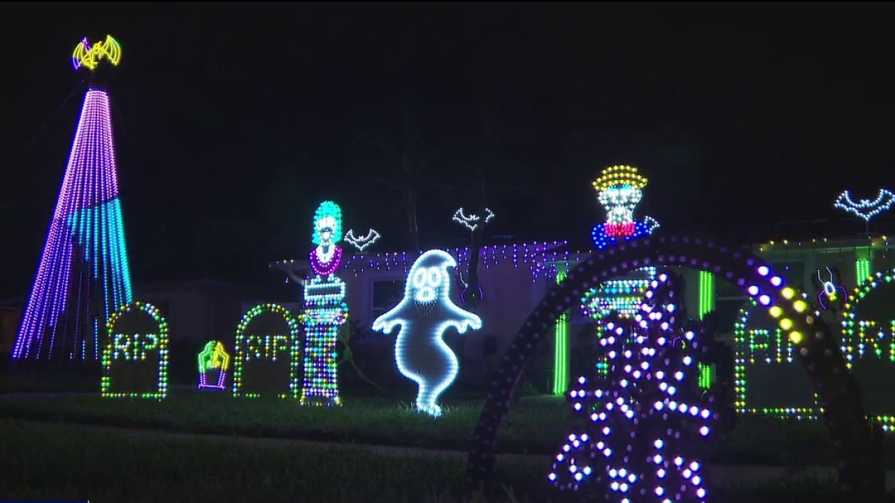 'Halloween House' brings light show to St. Pete