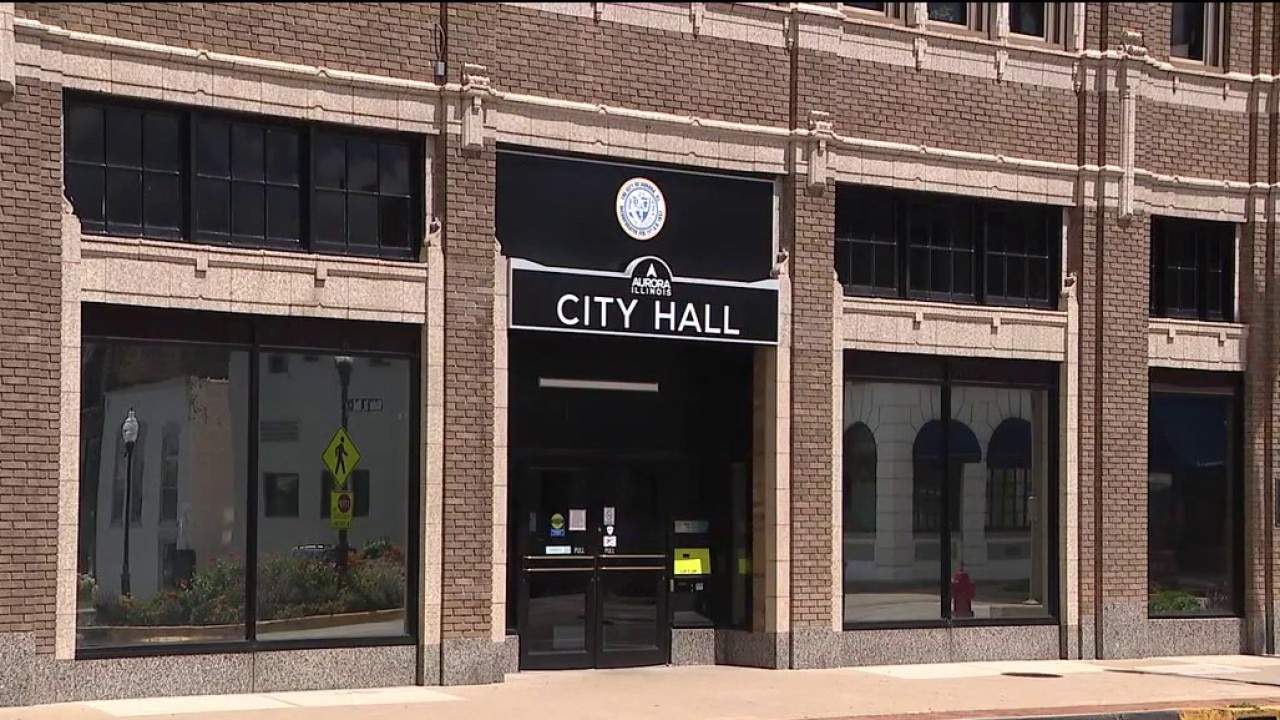 Aurora residents push to add recall questions to November ballot