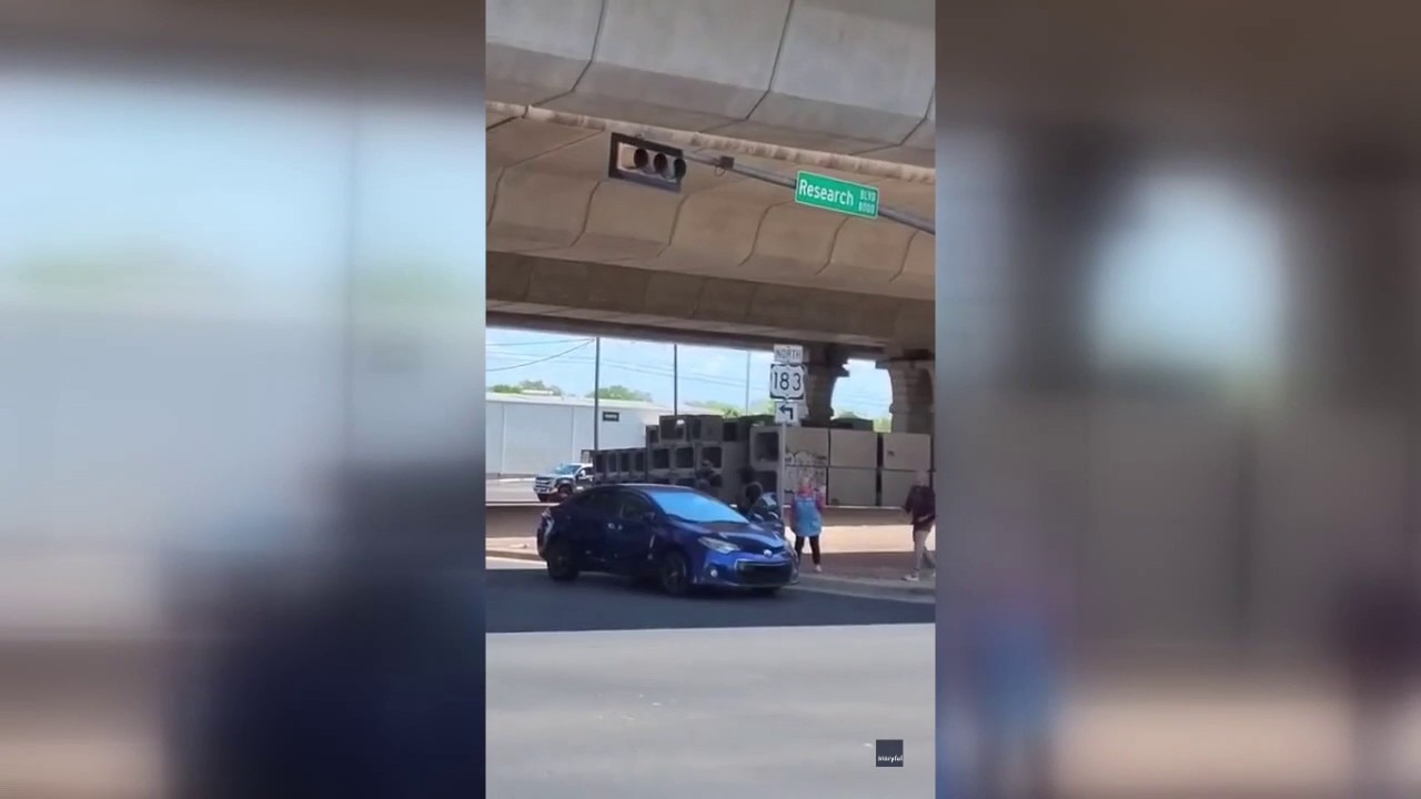 ICE shooting in Austin: Witness records video