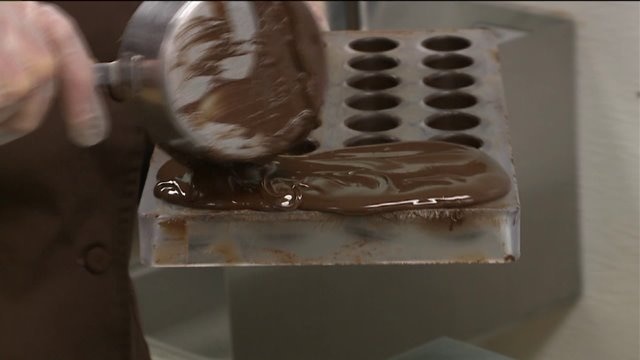 Chip learns about the final molding process