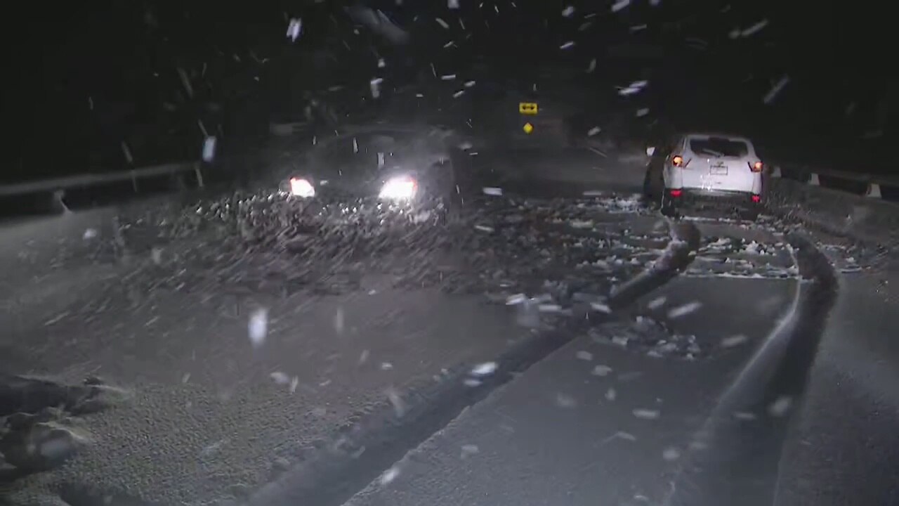 Heavy snow causes closure of Grapevine pass