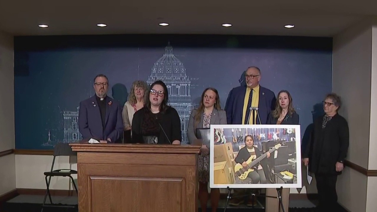 MN lawmakers call for release of detained woman [FULL]
