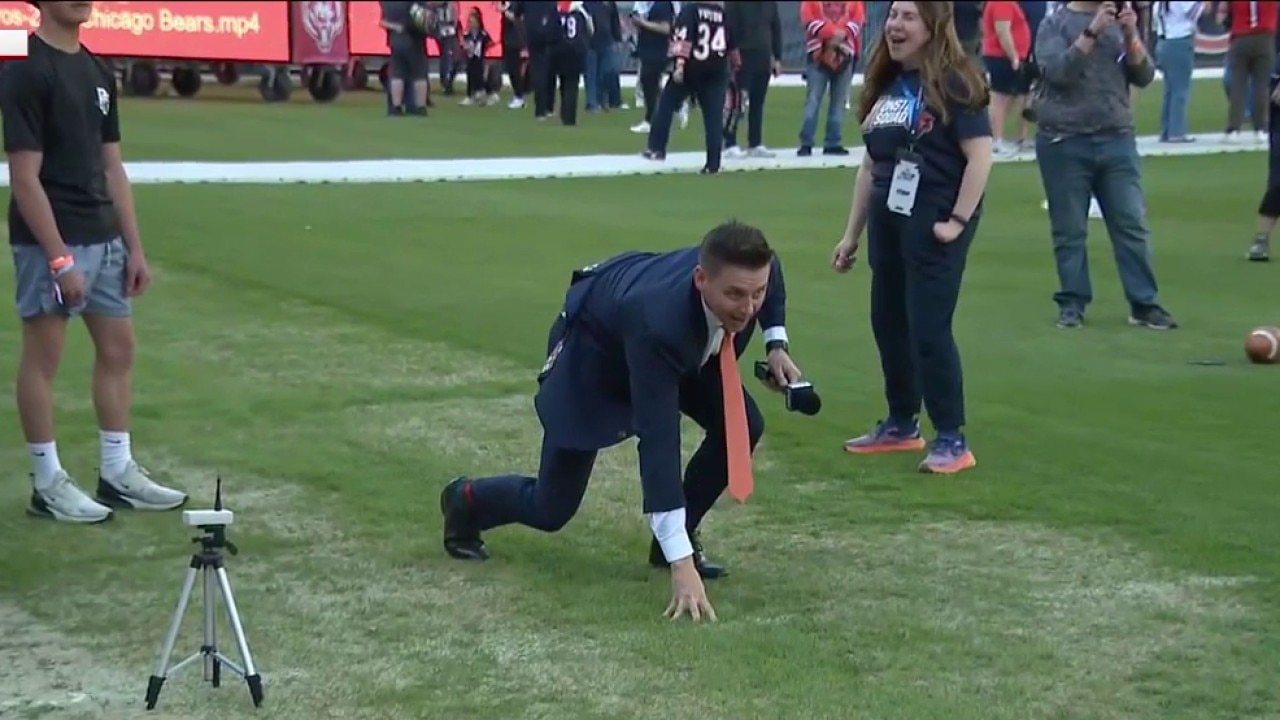 Watch Bret Buganski run a sub-5 second 40-yard dash at Bears Draft Party