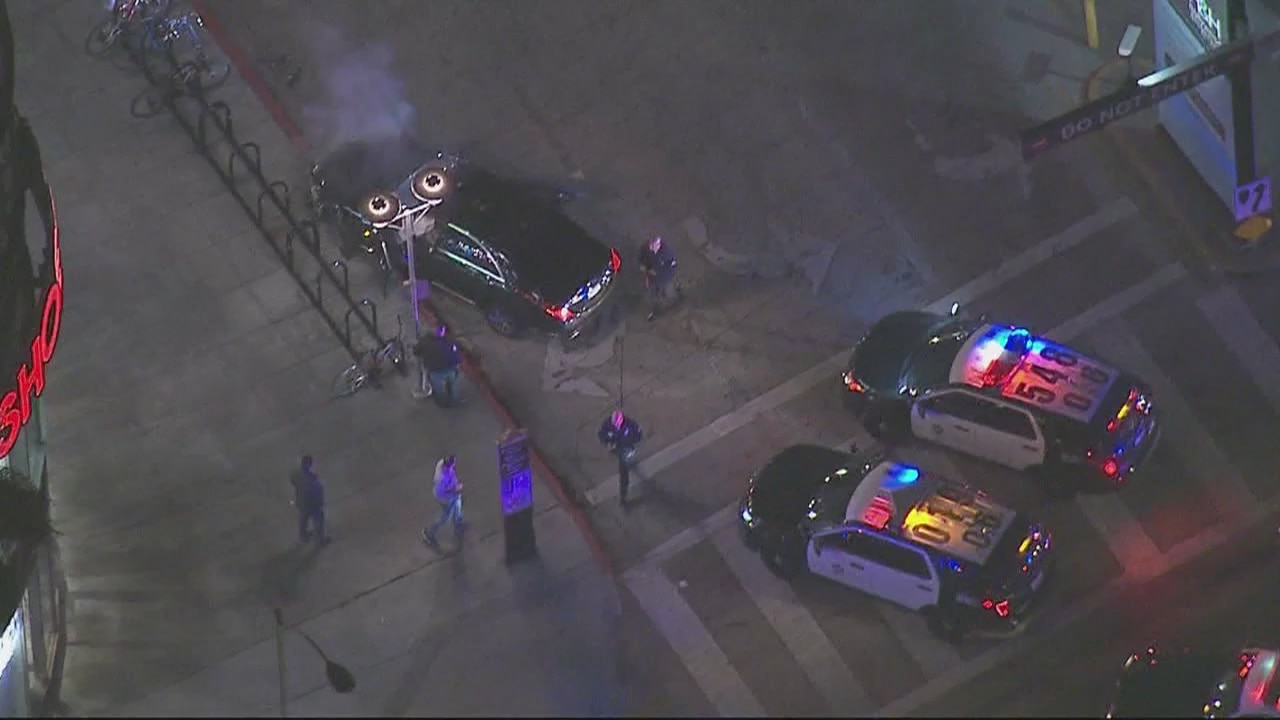 Pursuit suspects ditch car near Hollywood & Highland complex