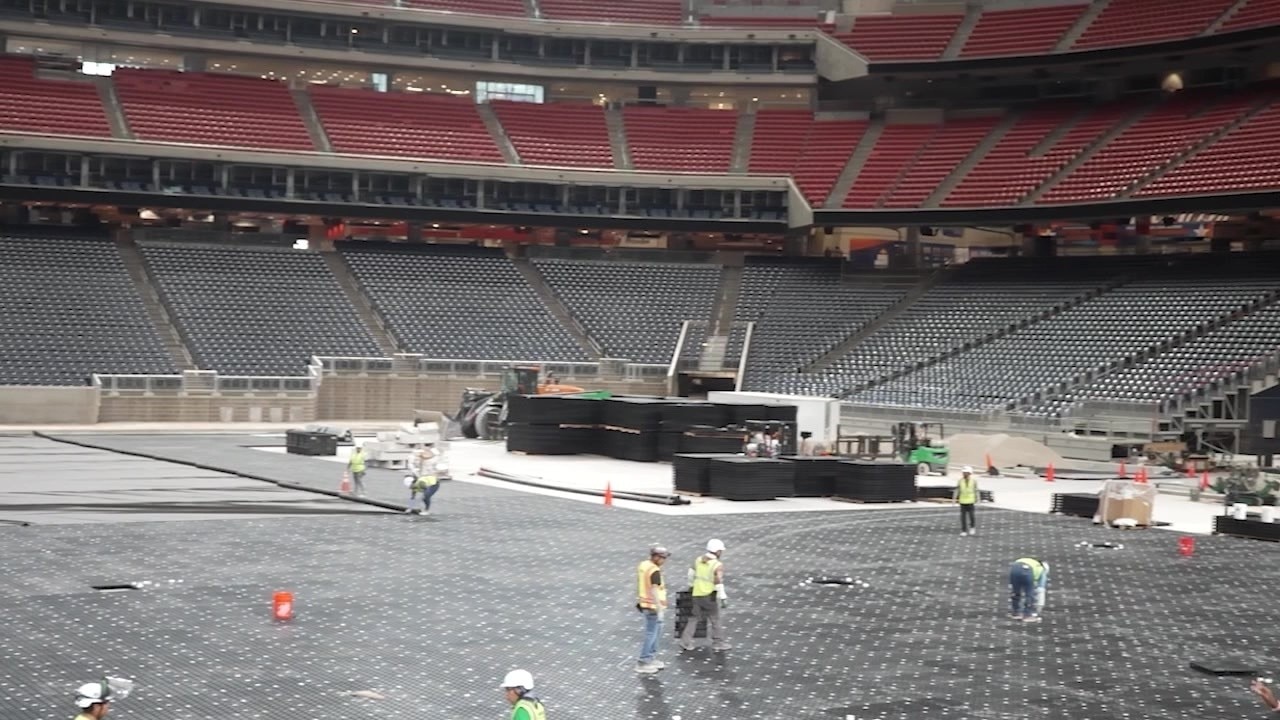 World Cup: US stadiums turning into soccer pitches