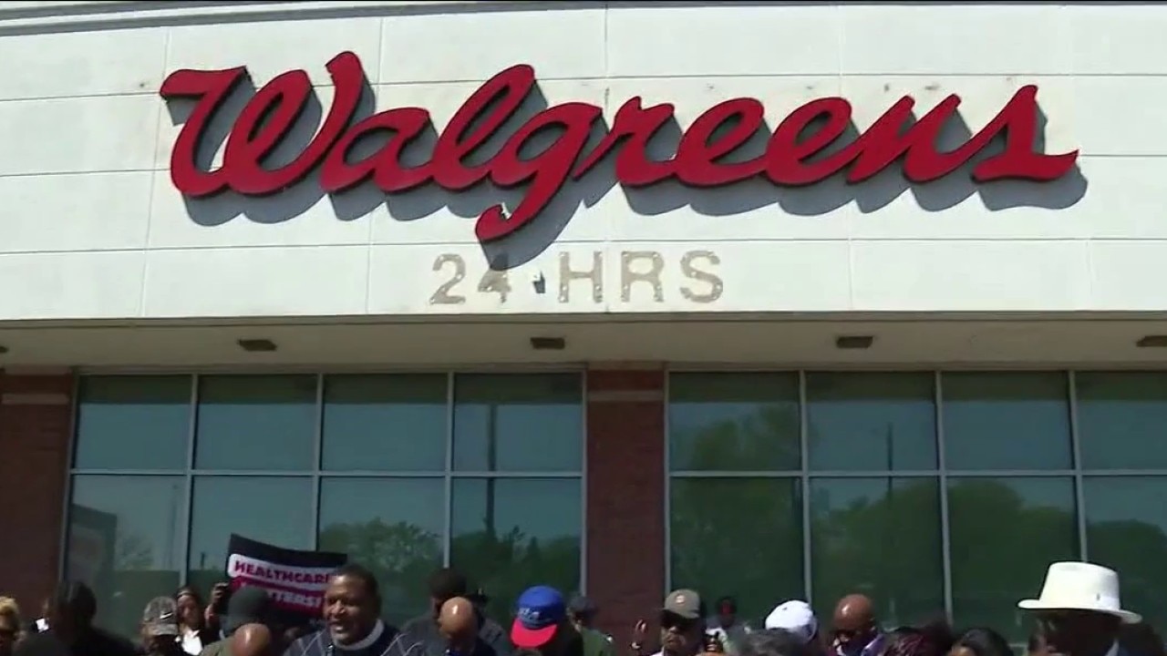 Walgreens holds town hall on Chatham store closing